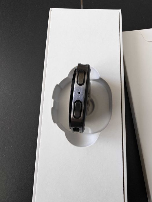 Часовник Samsung galaxy watch 8 44mm подарък към часовника чисто нова каишка.