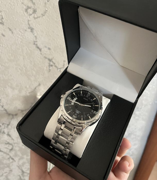 Качественные часы с коробкой