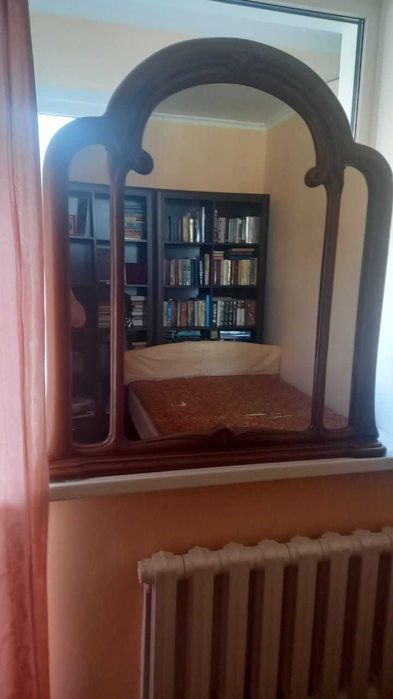 Зеркало навесное на стену б/у в хорошем состоянии