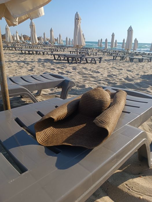 Лятна голяма шапка с периферия.