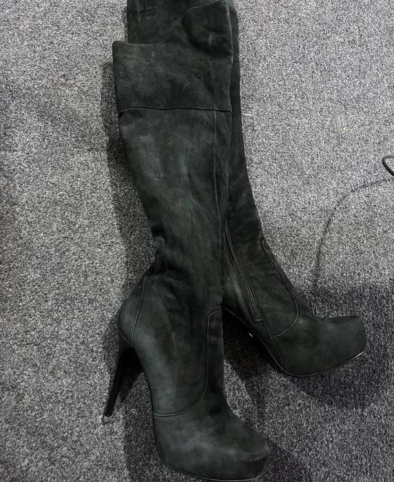 Uzun zamsh etiklar sotiladi