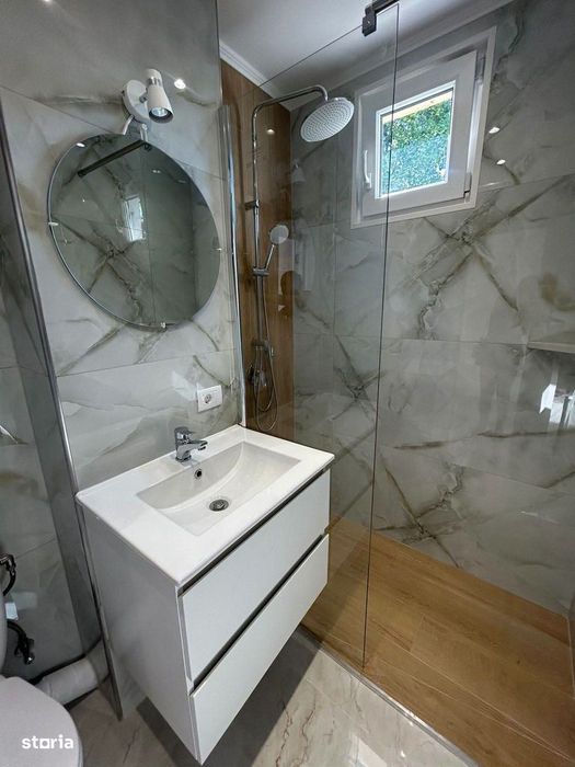 De vanzare apartament cu 2 camere, etajul 2, renovat, zona Roman Voda