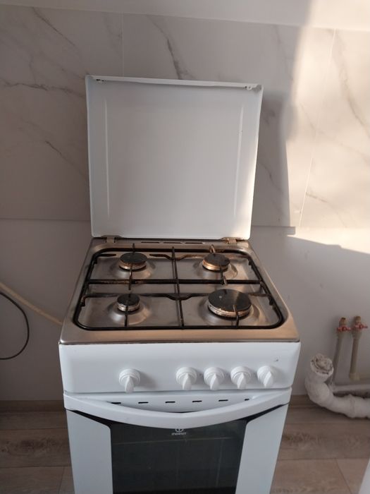 Продам газовую плиту