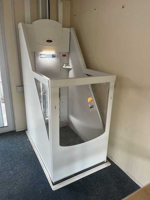 Cabina lift interior pentru persoane dizabilitati azil batrani etc
