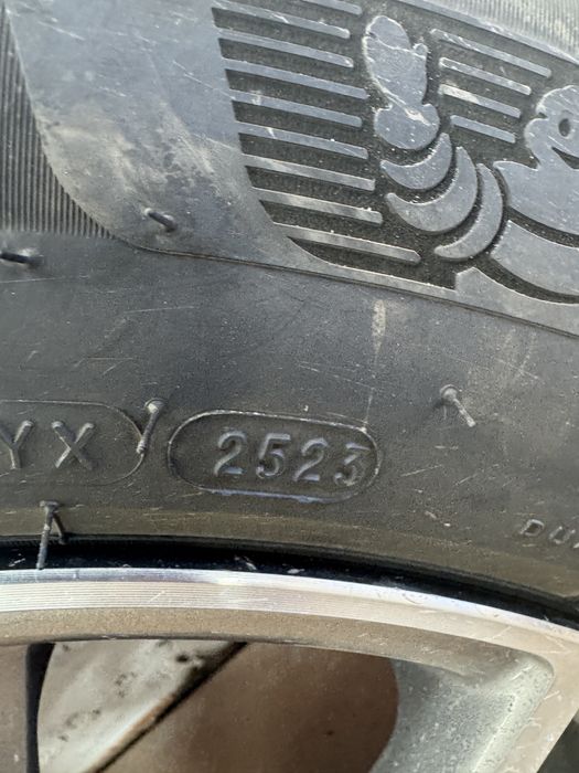 Зимние шины  michelin 25/23 на дисках