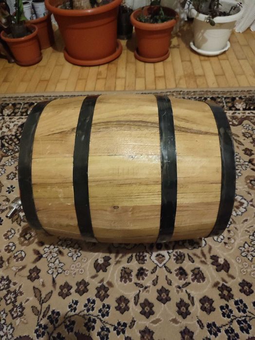 Продавам чисто ново буре 30 литра акация българско