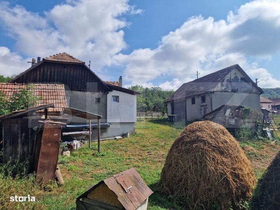 Casa individuala renovabila, teren 2300 mp, comuna Alunis