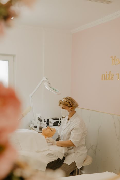 Căutăm HAIRSTYLIST PFA pentru salonul REFINE!