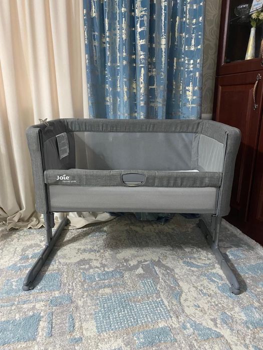 Детская манеж-кровать от Joie