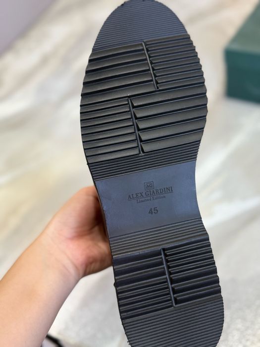 Продам мужские туфли новые