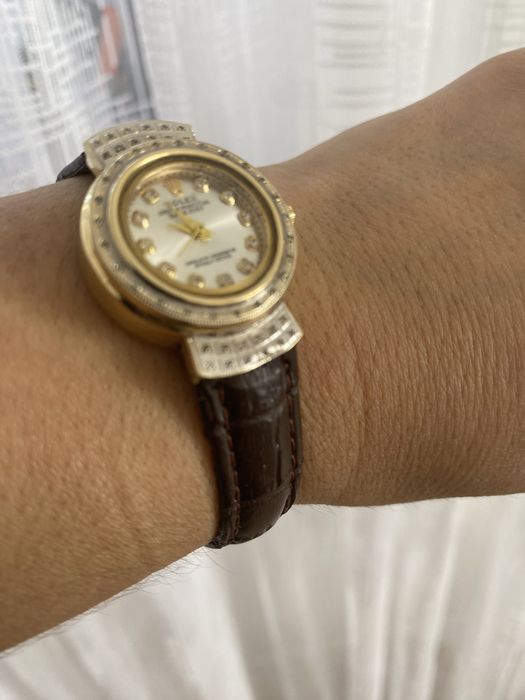 Золотые часы. Бриллиант 585 пробы Ереван