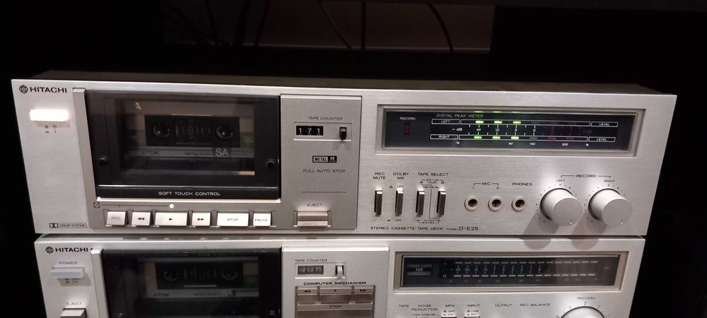 Продавам Дек Hitachi D-E25