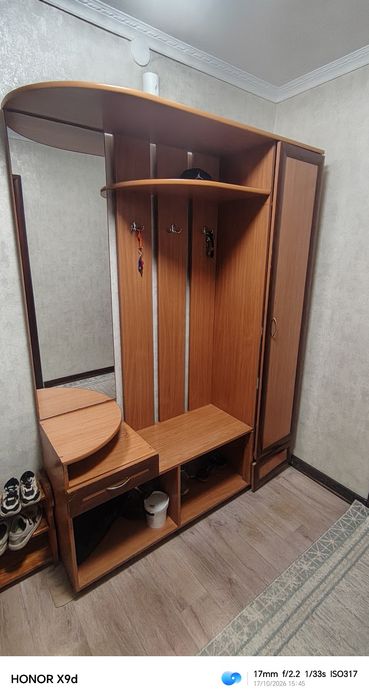 Прихожный шкаф в хорошие состаяние
