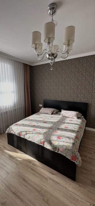 Продам двуспальную кровать икеа