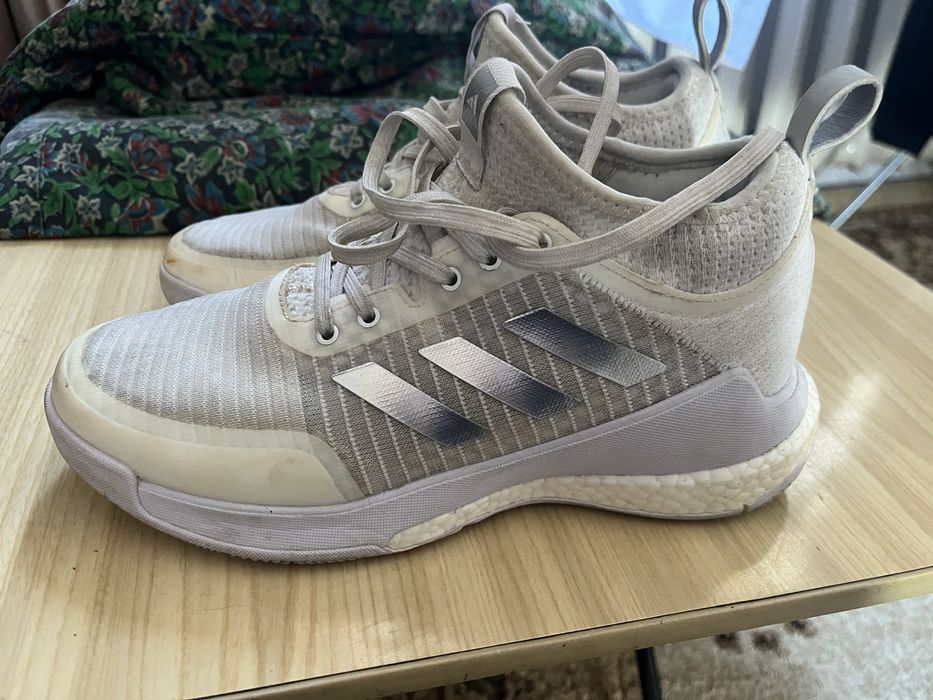 Волейбольные кроссовки