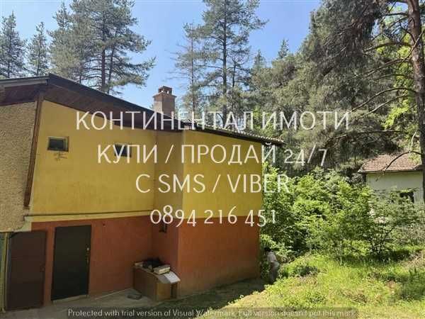 кодл 63060. Триетажна тухлена вила близнак 200м2 с обособен двор 350м2