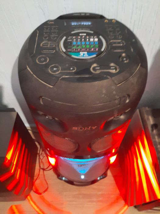 Vând boxa sony..