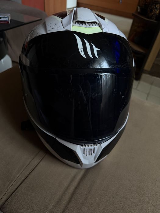 Моторна каска MT Helmets
