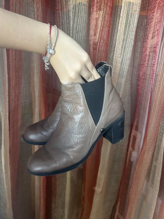 botine din piele