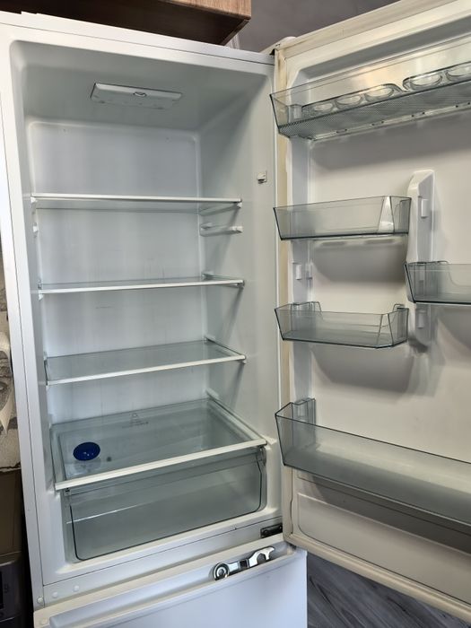 Продам холодильник Midea