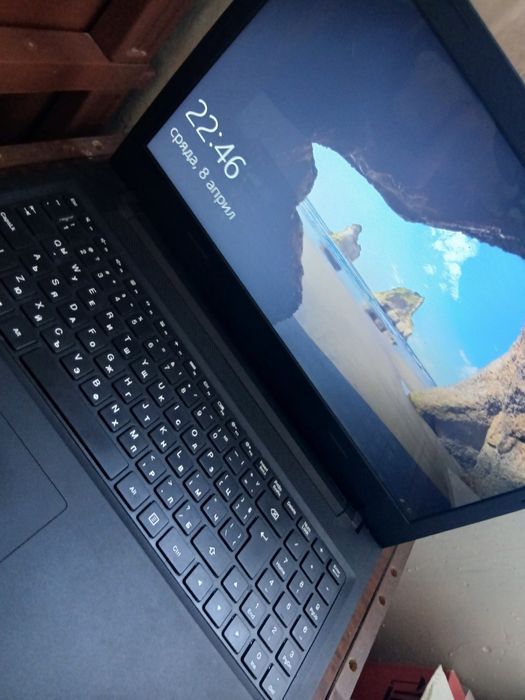 Продавам лаптоп Lenovo.   Може и лек коментар на цената.