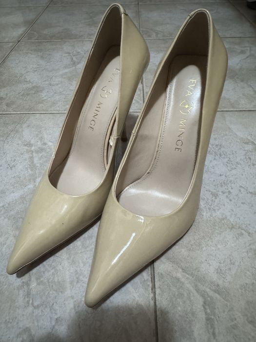 Лачени токчета Eva Minge / телесен цвят