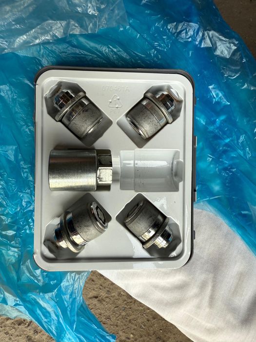 Секретики на Камри 75