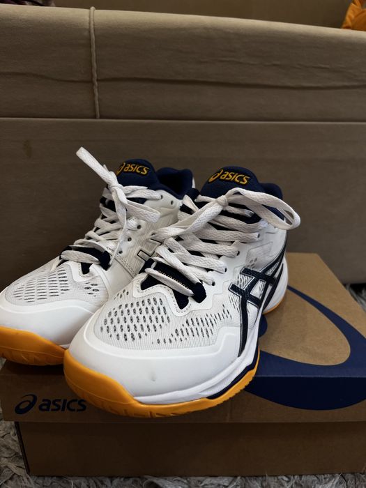 спортивные кроссовки Asics