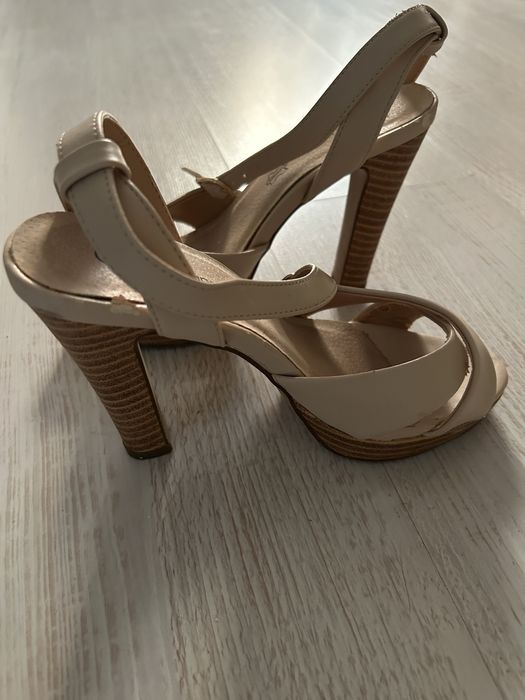 Босоножки летние,