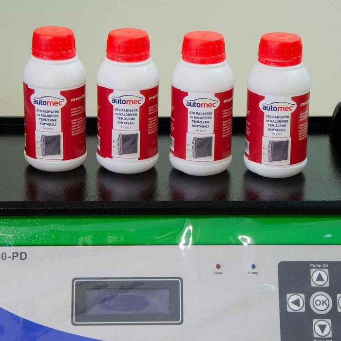 Машина за почистване на охладителната система на автомобила  2999 лв