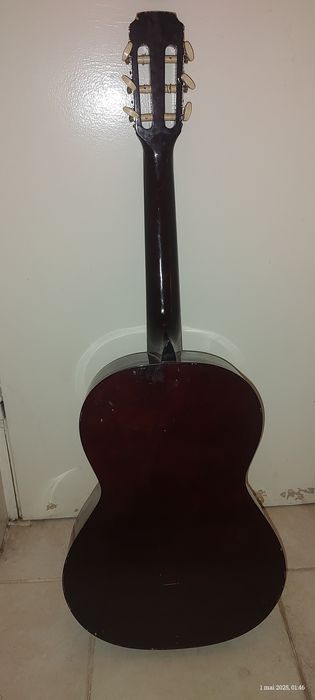 Vând chitară Ariana