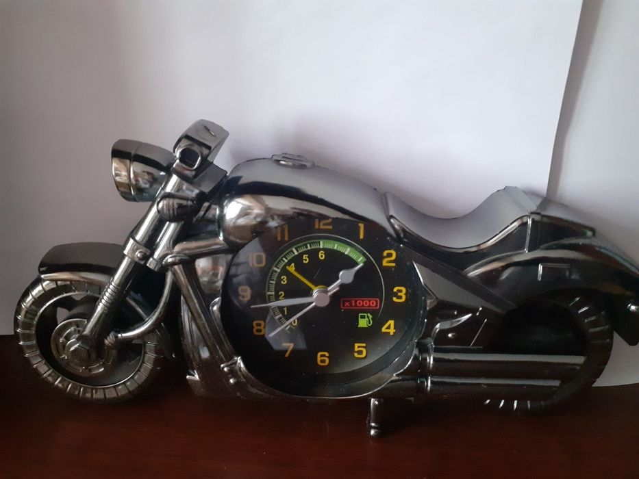 Часы мотоцикл  Харлей Дэвидсон