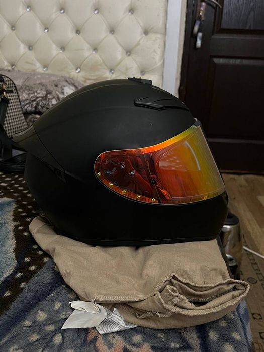 Продаеться мото шлем