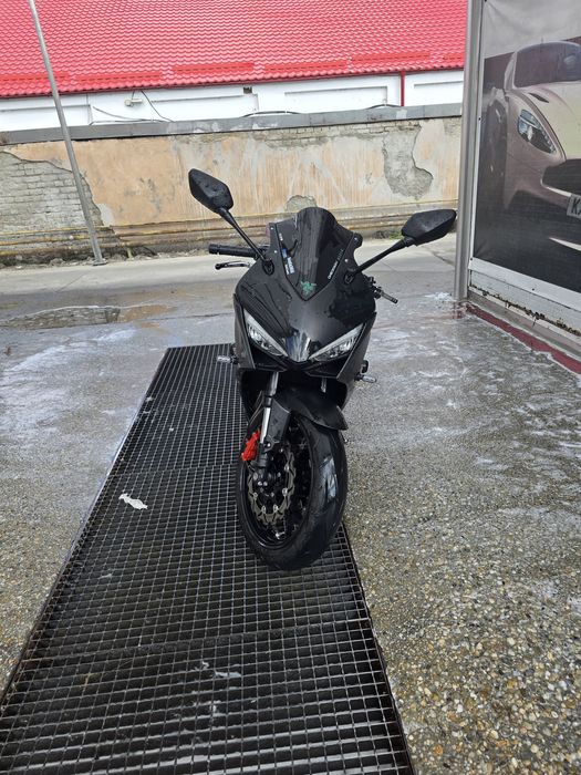 Honda CBR 650 R 2025 e-clutch