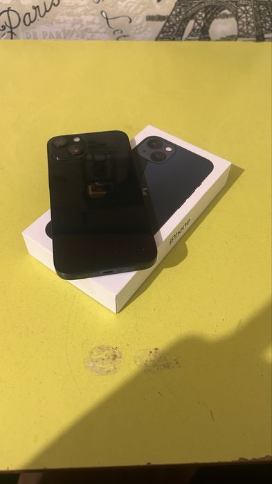 Продам Айфон 13.