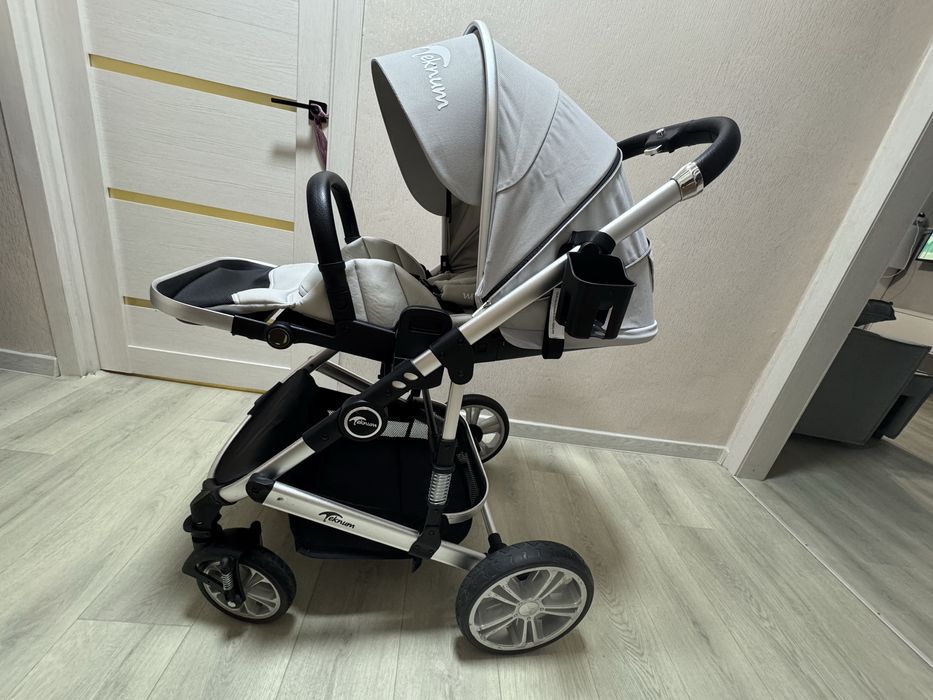 Продам коляску новую