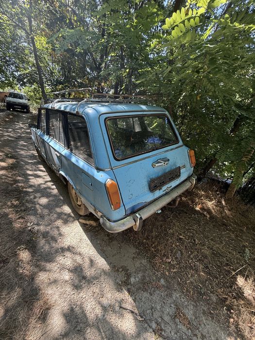 Продавам Лада 2102 за части