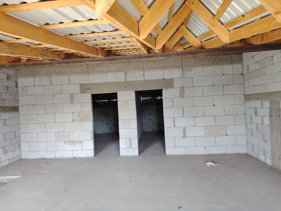 2 ta karobka xolatida uchastka hamda 5 sotix quruq yer sotiladi