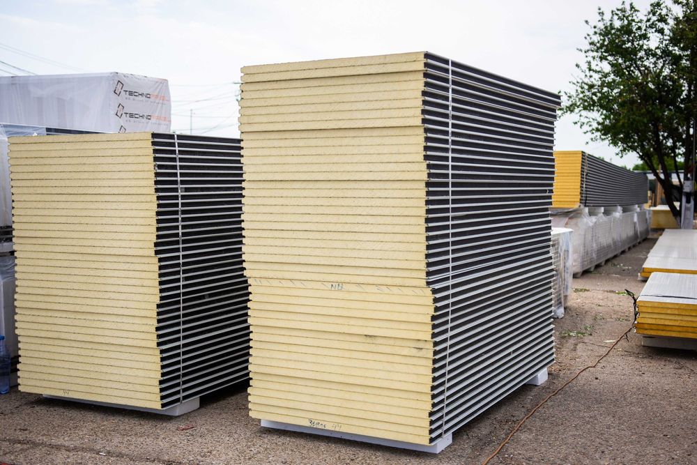 Panouri sandwich cu livrare rapida  din stoc perete sau acoperis