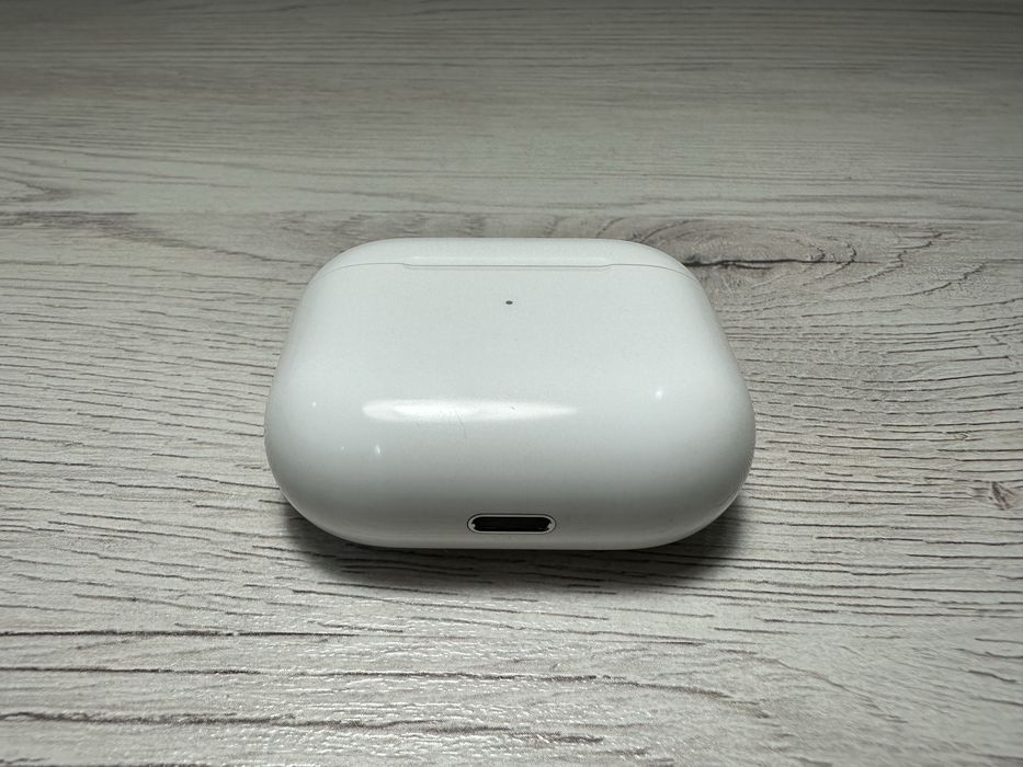 Продам Apple AirPods 3.