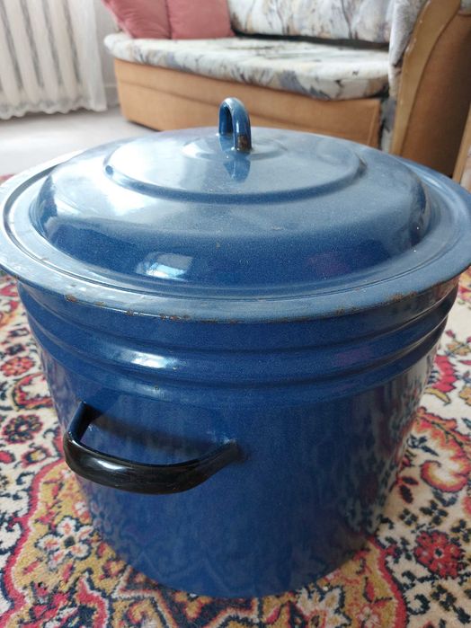 Продам эмалированную кастрюлю 40 литров