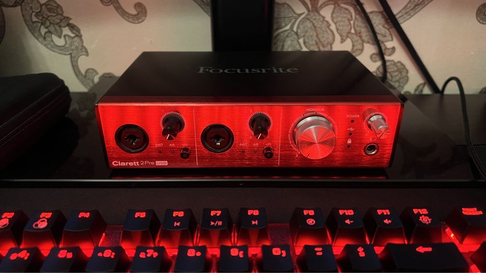 Профессиональная Звуковая карта Focusrite Clarett 2Pre USB