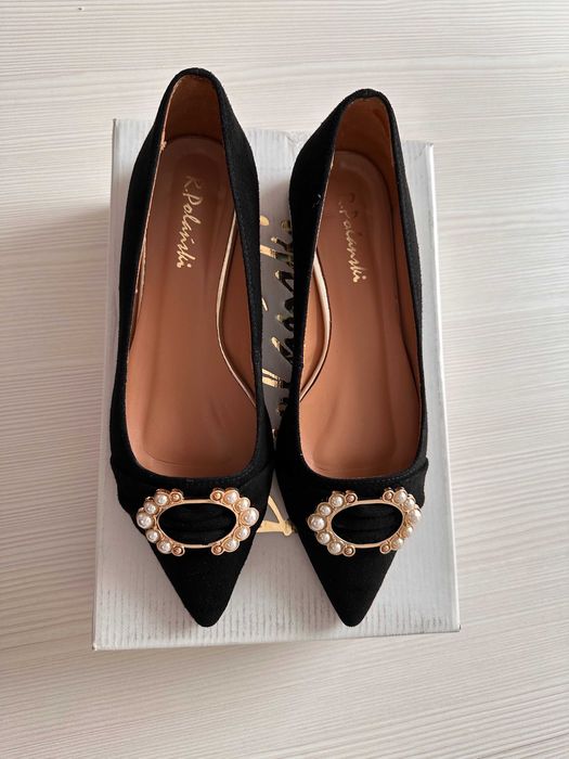 Pantofi cu toc mic si accesoriu cu perle