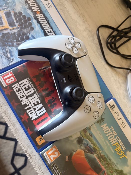 Продавам playstation5 slim със игри