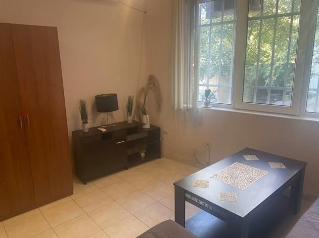 Дава се под наем Едностаен апартамент в Пловдив, Център - 20 кв.м за 210 € - Снимка #2