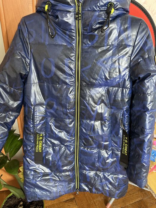 Продам куртку для девочки