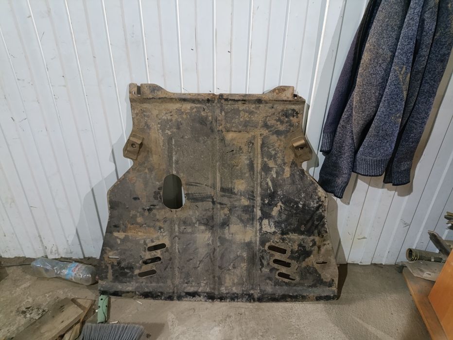 Продам защиту двигателя гольф 4