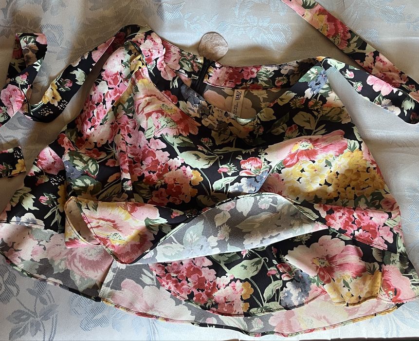Zara, fustă mini, imprimeu floral, 100% viscoză, talie fundă