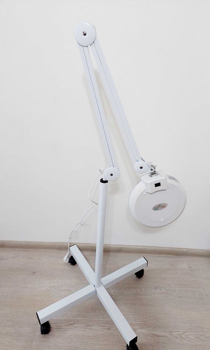 LED лампа лупа на стойка