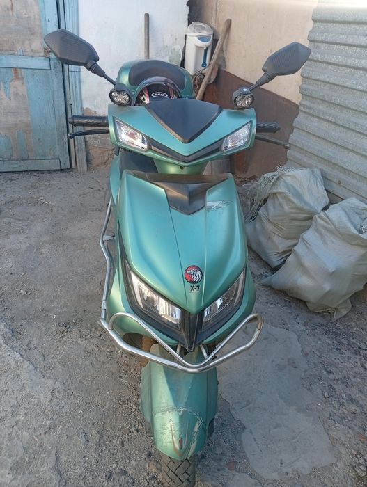 Продам скутор M8 X7